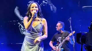 Download lagu 'Breathless' by The Corrs at Blenheim Palace on 21st June 2025 mp3