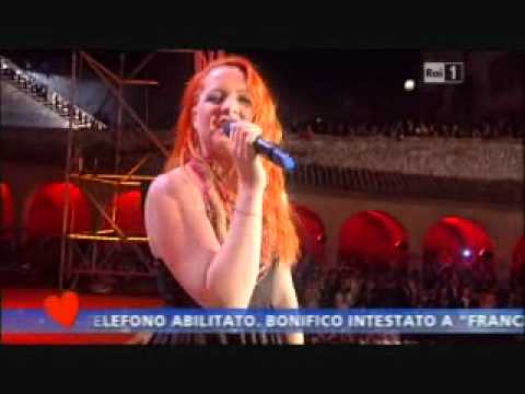 Noemi a Radio2Social Club (4) -25.6.11 - Vuoto a perdere