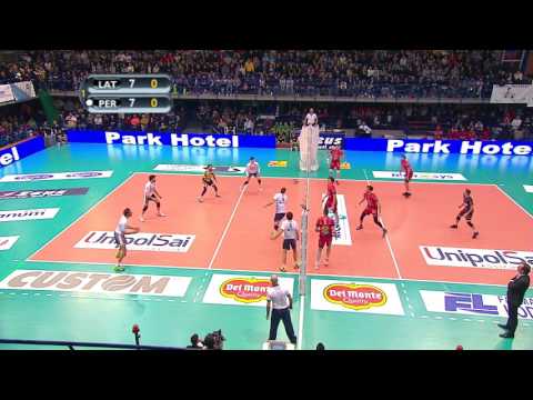 La palla non cade poi ci pensa Ishikawa