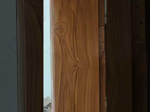 Wood Grain In Front Doorwindow