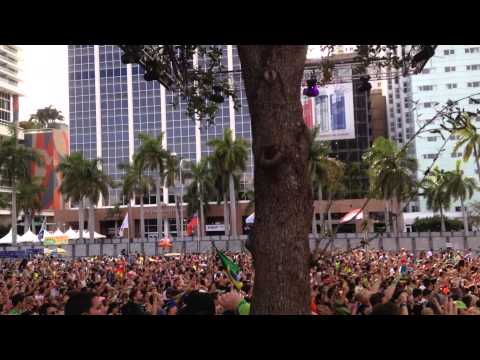 Ultra 2014 - Clockwork - Deorro & R3Hab vs. Clockwork & Felix Cartal "Flashlight Fire" @ UMF Korea
