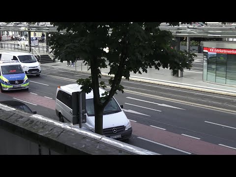 Polizei hält PKW an mit Yelp-Horn + STOPP-POLIZEI-Anzeige + Durchsage in Bonn am 15.09.24
