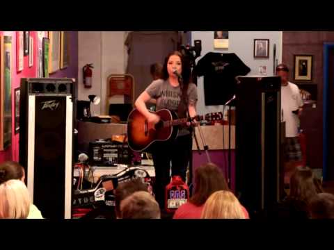 Ashley McBryde   -  Fat n Famous