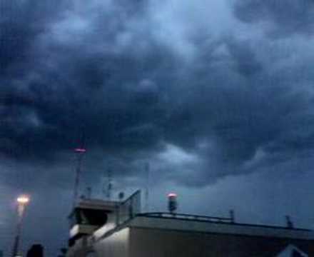 Burza nad lotniskiem w Łodzi