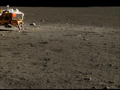 الروبوتRover Yutu   الذي يتواجد على سطح القمر توقف عن العمل