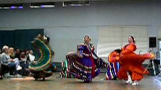 preview picture of video 'Ballet Folklorico en Aztlan Theater perform Los Pajaros - beatufiul!'