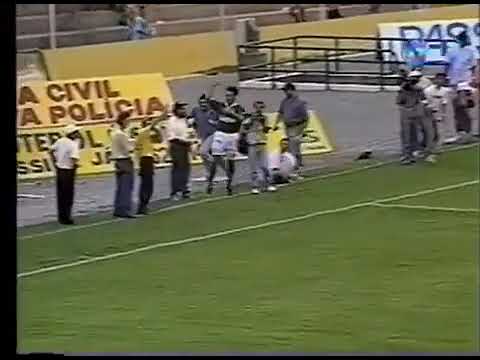 Alex Dias (Goiás) - 13/10/1996 - Goiás 6x3 Internacional - 1 gol