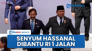 Momen Detik-detik Prabowo Peka Gandeng Tangan Sultan Brunei Bantu Turuni Tangga, Hassanal Senyum