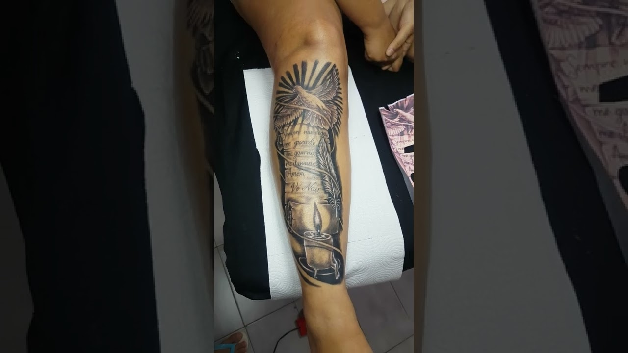 Tattoo sempre me rege, me guarde, me ilumine, amém, flor, pena, pomba, sombreada