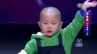 Un petit garçon de 3 ans va faire quelque chose d'extraordinaire sur scène