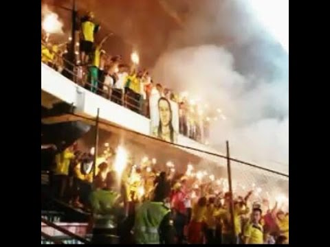 "Quemando el cagadero, puputa Vs Bucaramanga, 8-NOV-2014, FORTALEZA LEOPARDA SUR 2014" Barra: Fortaleza Leoparda Sur &bull; Club: Atlético Bucaramanga