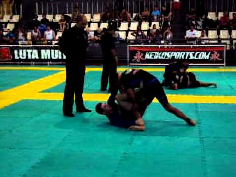 César Casamajó GRACIE BARRA Caveirinha