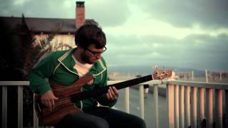 Video thumbnail for Peter Kastner plays a Rob Allen Mb-2 by Peter Kastner