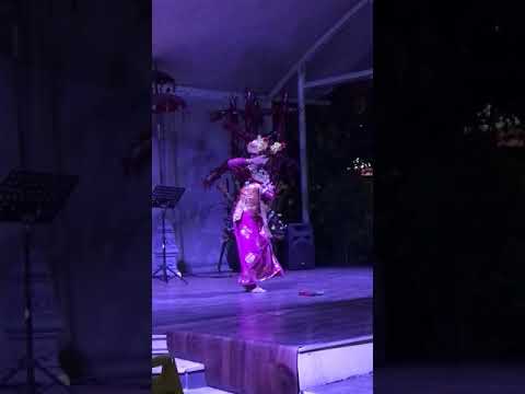 Warung Seminyak da dança balinesa