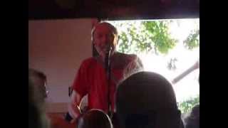 Pete Seeger singing Hobo&#39;s Lullaby