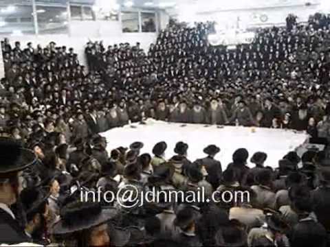 Toldos Aharon Rebbe Burning  Of The Wicks - Zois Chanukah 5771