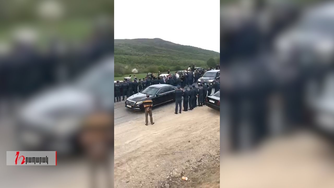 Շուռնուխում ձվեր են նետել Փաշինյանի մեքենայի վրա