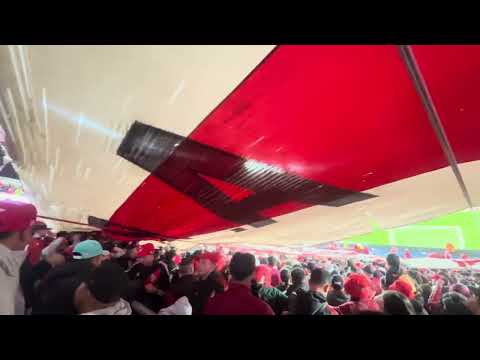 "Yo no soy como esos que se quedan en casa LBDT" Barra: Los Borrachos del Tablón &bull; Club: River Plate &bull; País: Argentina