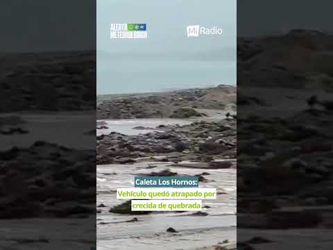 🚨 Caleta Los Hornos, comuna de La Higuera.  Una camioneta quedó atrapada en una quebrada en medio…