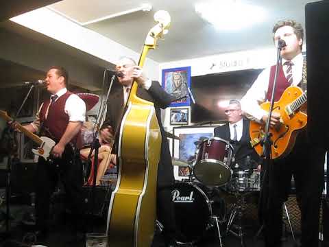 Fireballs UK @ The Chestnut Inn, Worcester...1/10/2022  "Do You Wanna Dance"