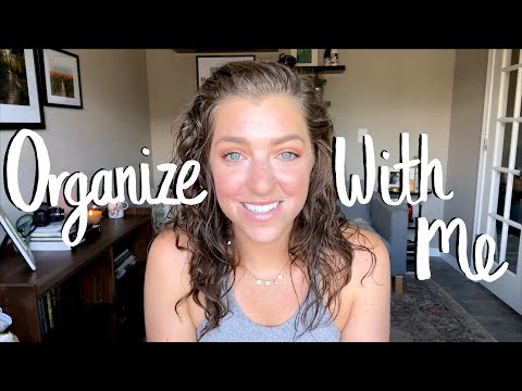 ORGANIZE MY MAKEUP WITH ME// I've Put This Off For Waaaayyyyy Too Long!