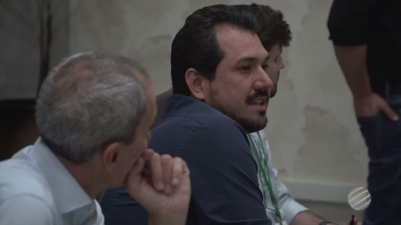 PREFEITO DEFENDE RETIRADA DA BR-163 DO PERÍMETRO URBANO DE LUCAS DO RIO VERDE EM REUNIÃO