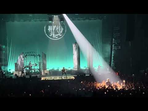Parkway Drive - Winston crowd surf intro to Idols & Anchors (live @ Hovet, Stockholm, Sweden 251114)