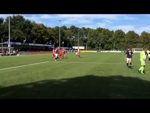 Zouaven komt in de 2e minuut al op 1-0 tegen Zaanlandia. Prachtige aanval en Jens rondt af.