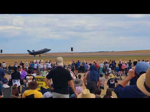 RAAF F35 Landing @Avalon2023 05/03/2023