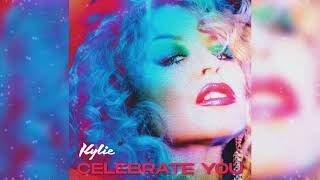 Kadr z teledysku Celebrate You tekst piosenki Kylie Minogue