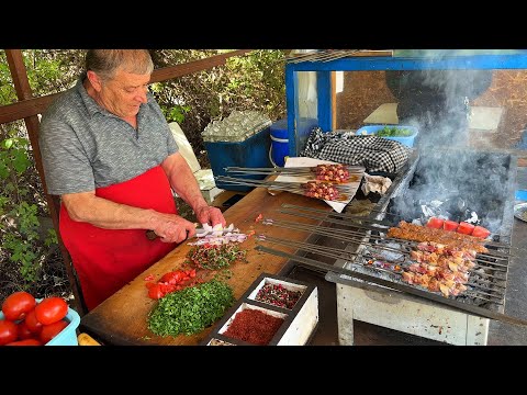 Versteckte Juwelen des türkischen Straßenessens - von den Verkäufern auf Ihren Teller