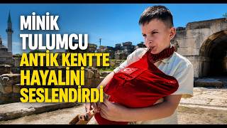 Minik Tulumcu Antik Kentte Hayalini Seslendirdi
