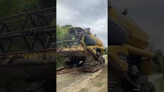 Download lagu NEW HOLLAND GOT COMPLETELY STUCK! 😱🌾#tractor#newholland#combine#shorts#viral mp3