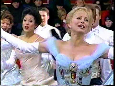 Cheryl Ladd  - Annie Get Your Gun - 2000 Macy's Parade