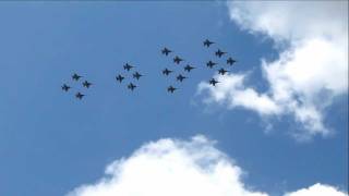 preview picture of video 'F/A-18 Super Hornet Flypast over Brisbane River'
