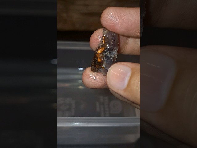 حجر عقيق ناري خام طبيعي تحفة للإقتناء أو الإهداء