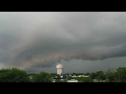 Severe Thunderstorm With Amazing Shelf Cloud!