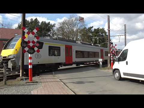 Passage a Niveau Archennes/ Spoorwegovergang Eerken/Railroad-/ Level Crossing/ Bahnübergang