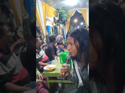 Duet Bareng Mantan di Depan Suami dan Anak
