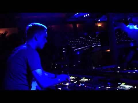 Nicky ROMERO (live) NEW song ID Ne-YO feat Wil.i.am