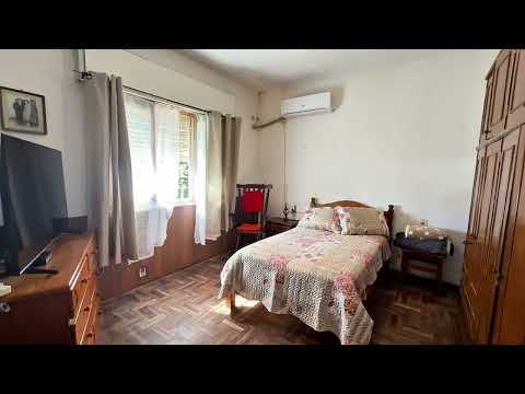 Casa Esquina en Aires Puros  2 Dormitorios Entrada para Auto Patio y Depósito Apta Crédito Bancario