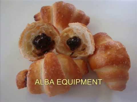 download lagu mp3 mp4 Mini Croissant Size, download lagu Mini Croissant Size gratis, unduh video klip Mini Croissant Size