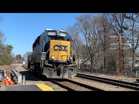 CSX B710 Rolls through Islington