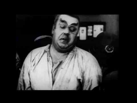 Easy Street 1917 Charlie Chaplin Carlitos Rua da Paz