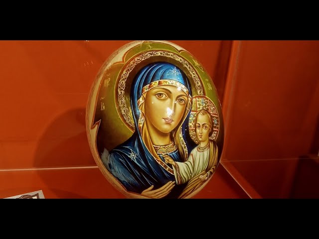 Vídeo relacionado con Icono de madera griego cristiano ortodoxo de madera de la crucifixión / MP2