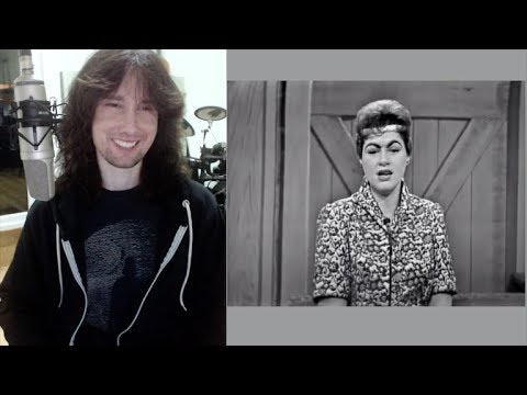 British guitarist analyses Patsy Cline's career and live performance in 1962!