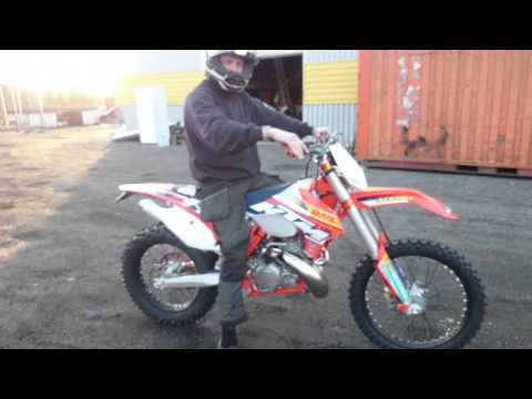 KTM 300 EXC Factory 2015. Startup 