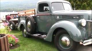 preview picture of video 'ChrisCraft Antique Wooden Speedboat - Towed by 1942 Ford Pickup at Lake George boat show'