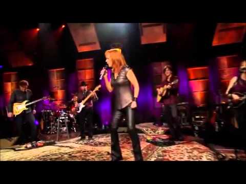 REBA McENTIRE-THE NIGHT THE LIGHTS WENT OUT IN GEORGIA-LIVE-WEB-GIFTS.COM.wmv
