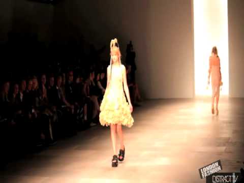 LFW: John Rocha - London Fashion Week Autumn Winter 2011| DistractTV - Distracttv.com